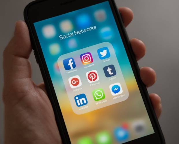 Regular social media use worsens mental health - report